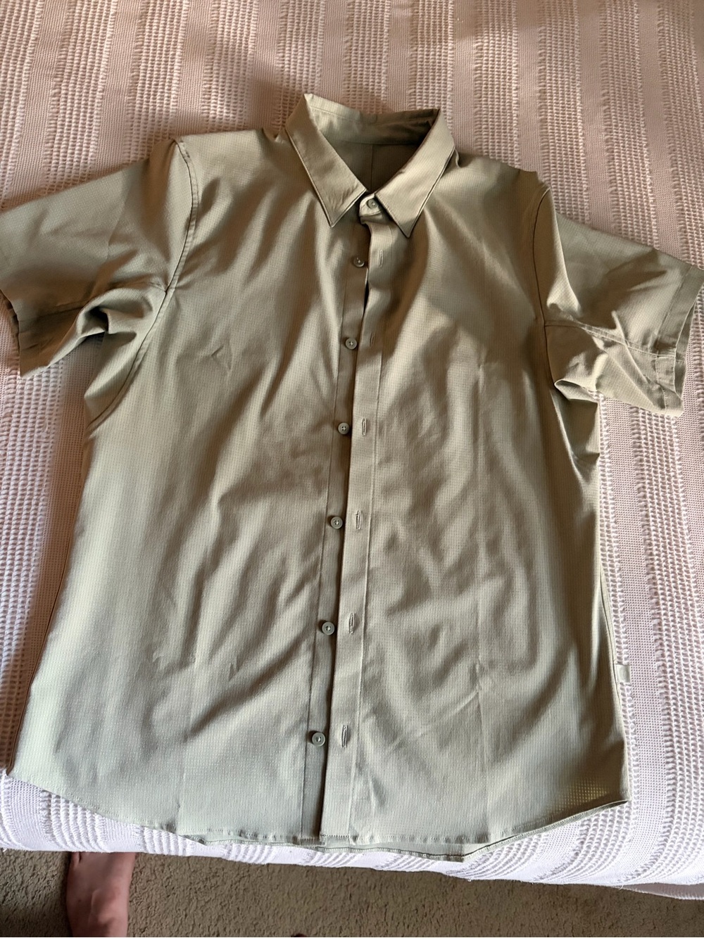 lululemon athletica Short-Sleeve Button-Down Shirt in Light Green, Medium
